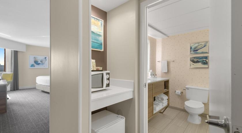 Image of 1 King Junior Suite 7