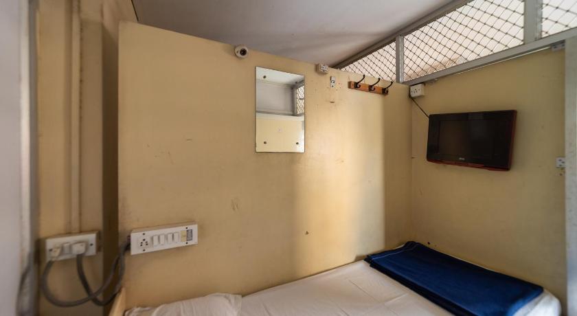 Image of Dormitory Room (Designer's Single Beds, Curtain Partitions) 0