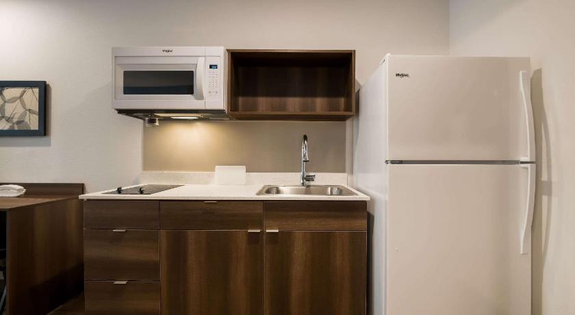 모레노 밸리 (CA) WoodSpring Suites Moreno Valley 숙소 수영장