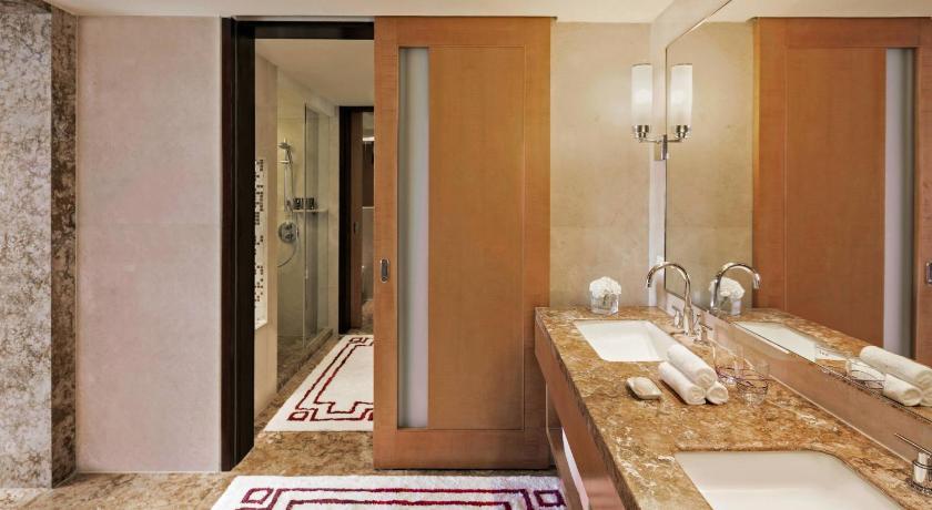 Фото: Люкс с 2&nbsp;спальнями в пентхаузе&nbsp;— доступ в клубный лаунж (Two-Bedroom Penthouse Suite - Club Lounge Access) 2