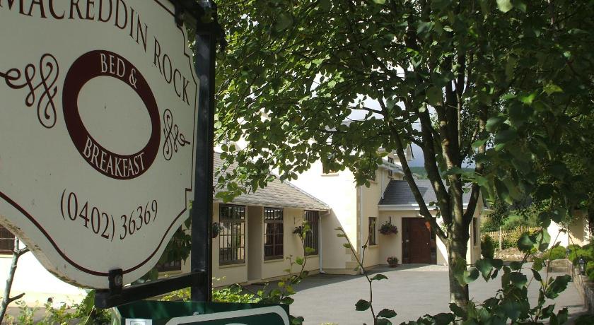 Macreddin Rock Bed &amp; Breakfast — Hotel in Aughrim