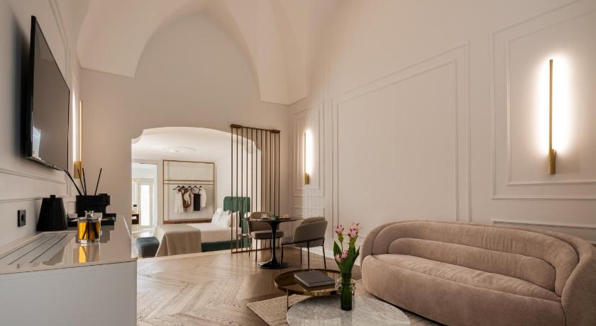 Image of Deluxe Suite 6