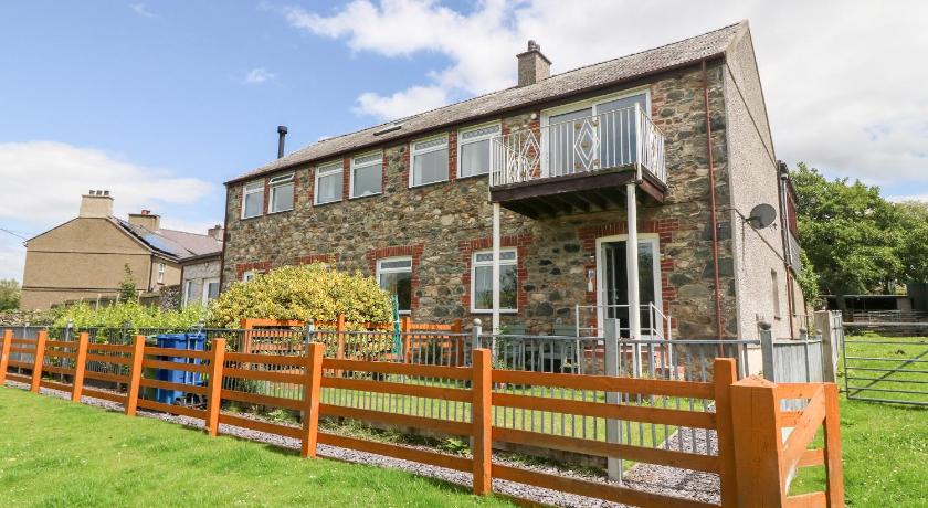 Coed y Glyn Bach Equestrian