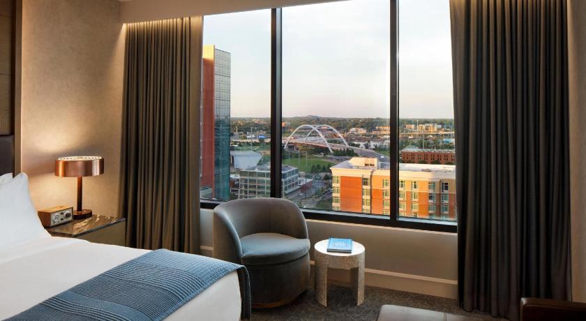 Image of Executive King Room -High Floor/Mobility Accessible with Tub 0