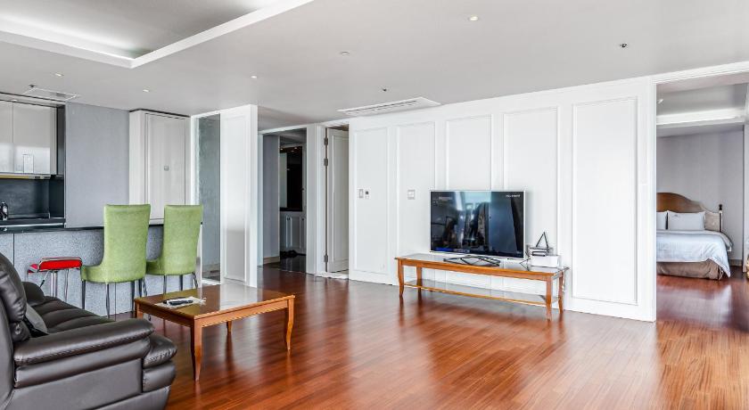 Image of Royal Suite (Ocean View) 7