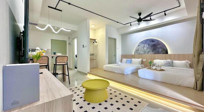 Image of Studio Suite with Queen Bed 4