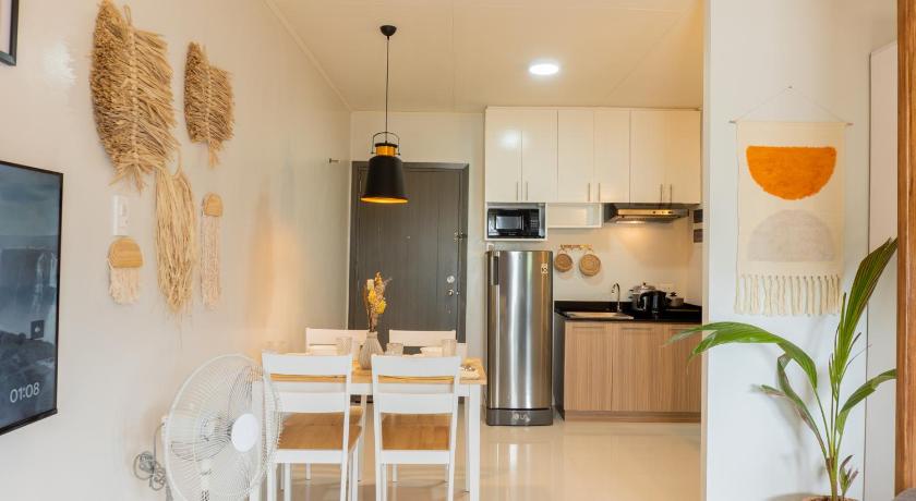 2 Bedroom and 1 Bedroom Apartments with Private Pool and Gym - image 5
