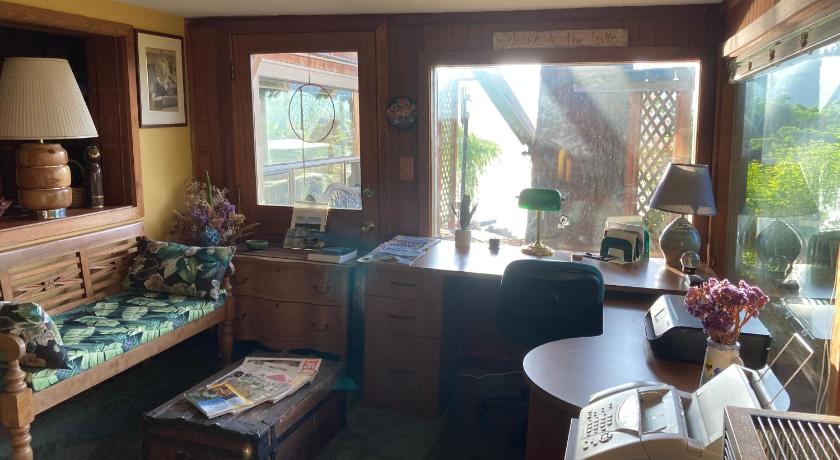 コテージ・レイク (WA) Cottage Lake Bed and Breakfast 4つ星 宿泊施設 プール