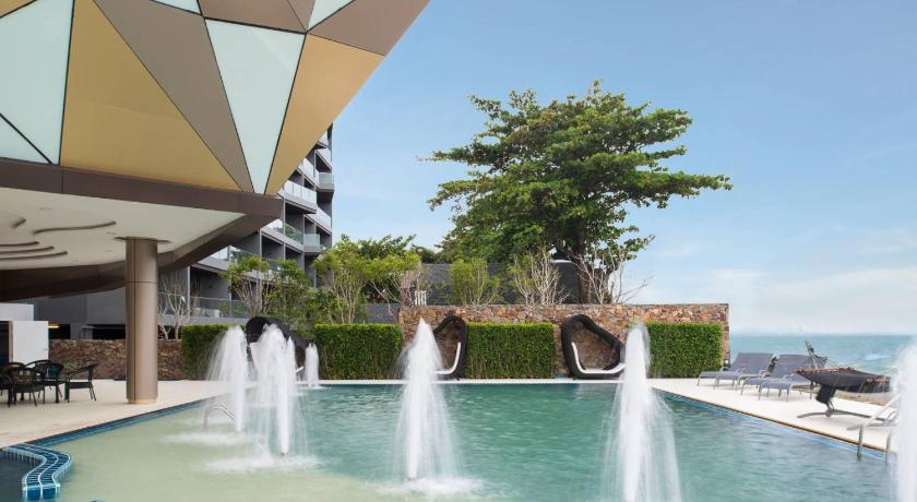 パタヤ Rodina Beach Hotel 5つ星 ホテル スイート