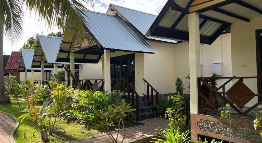 Image of Deluxe Garden View Bungalow 3