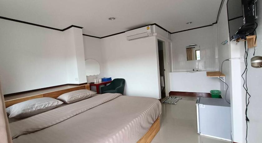 Mae Hong Son Lake View @Rakthai 2-Star Single Room lobby