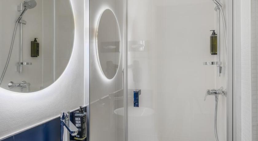 Room with 1 double bed equipped with the new be dding fotója 6