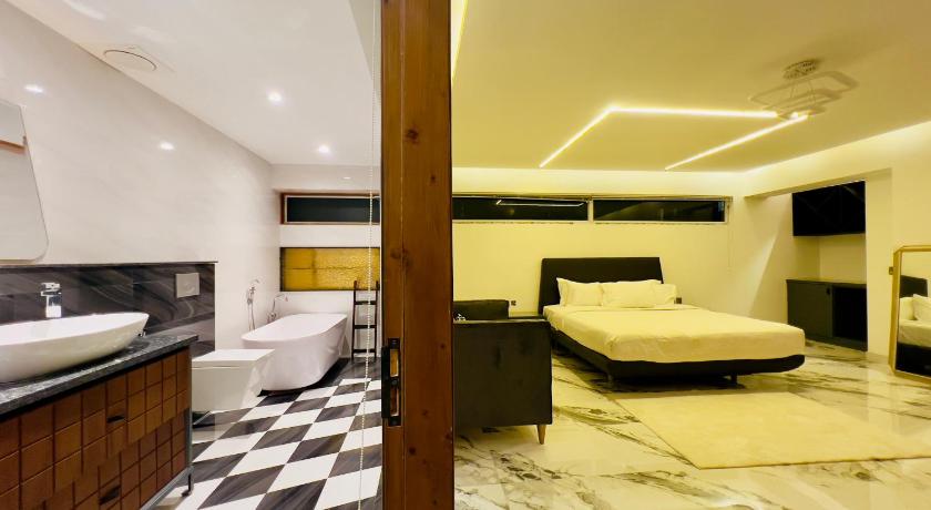 Image of Superior King Room 1
