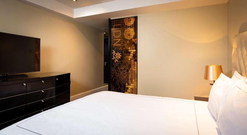 Image of Superior Double 4