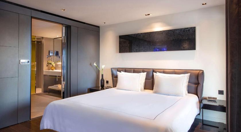 Image of One-Bedroom Suite with Balcony and River View 3