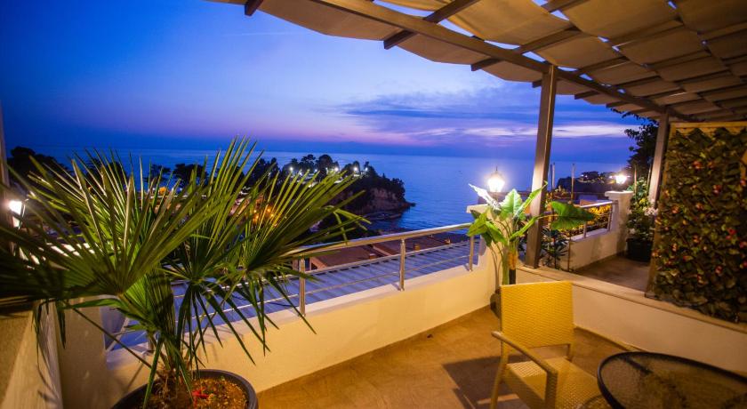 Immagine di Monolocale con Vista Mare (Studio with Sea View) 1