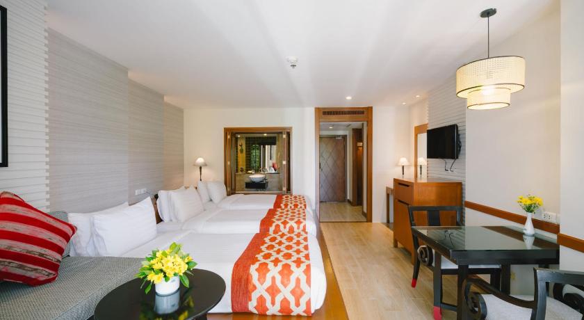 Image of Premier Deluxe Triple Room - Royal Wing 1 Queen and 1 Single 3