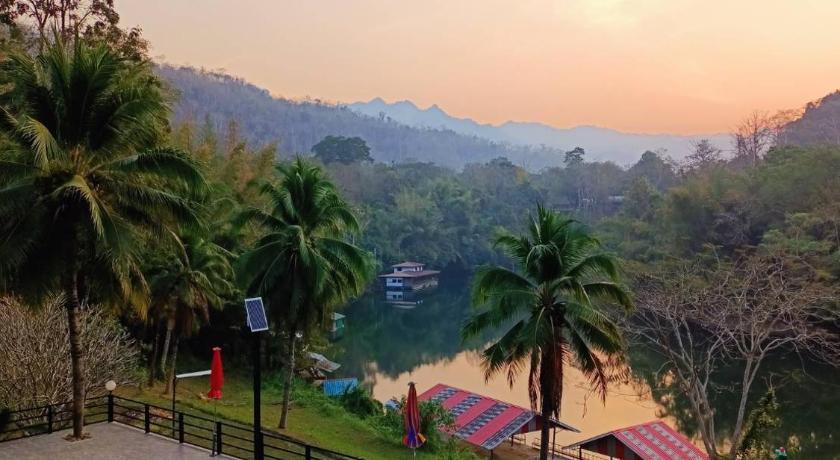 カンチャナブリ Pechmaneekan Beach Resort 3つ星 ホテル プール