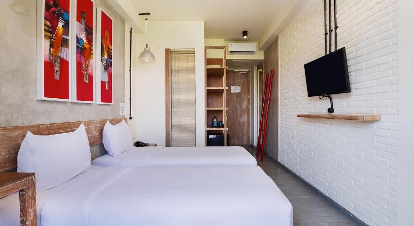 Image of Deluxe Pool View 7