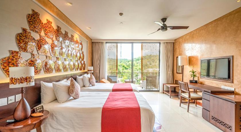 Image of Deluxe Hill View 6
