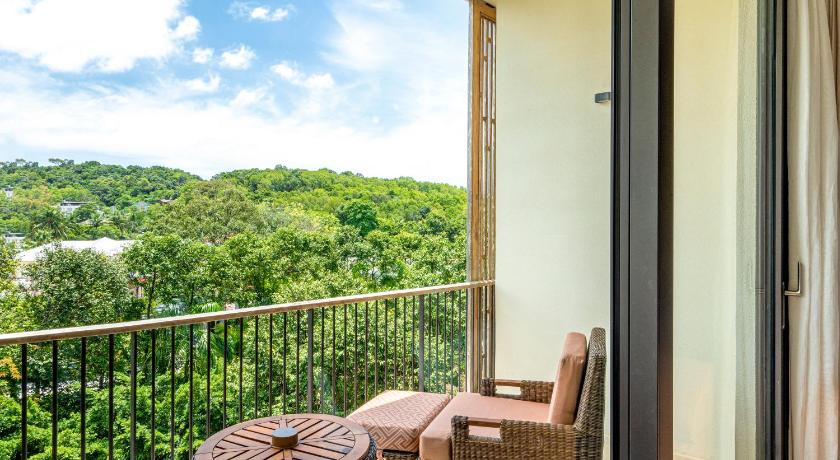 Image of Deluxe Hill View 9