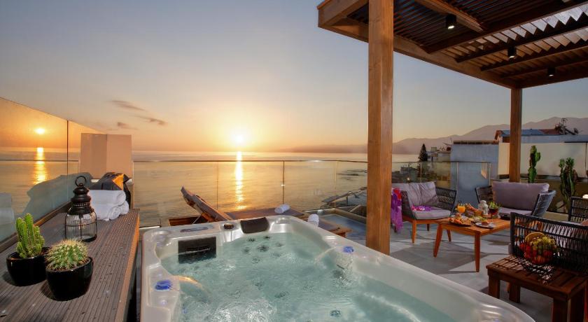 Hersonissos Beach Front Suites - image 2