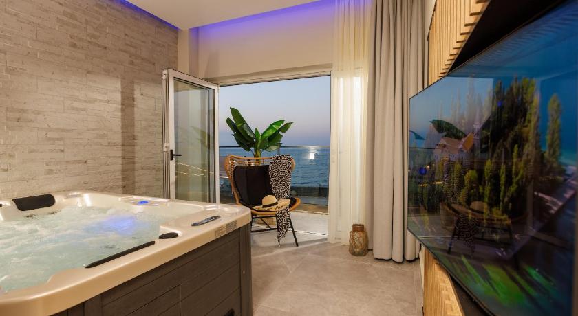Hersonissos Beach Front Suites - image 9