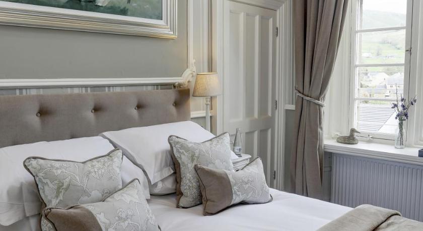Falcon Manor Hotel photo