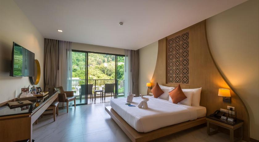 Image of Grand Deluxe with Pool View 4