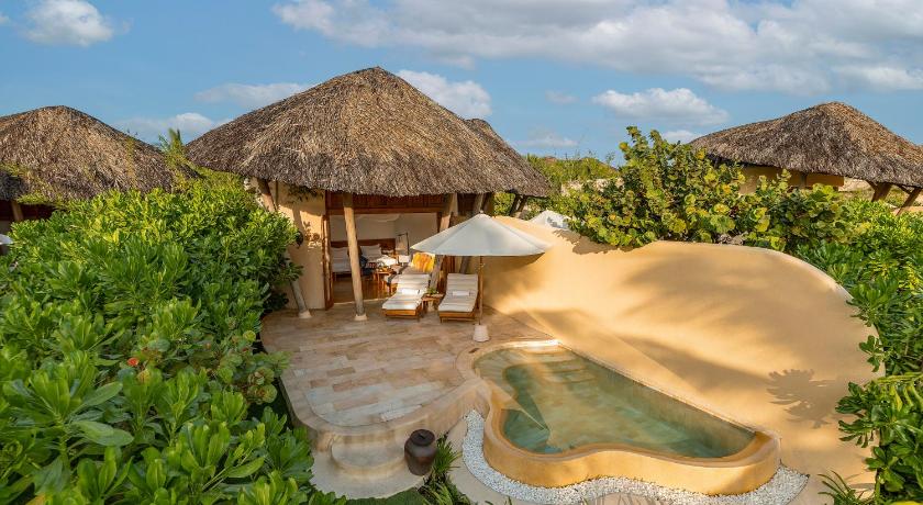 Image of 1-Bedroom Beachfront Pool Villa with 2 Single Beds 1