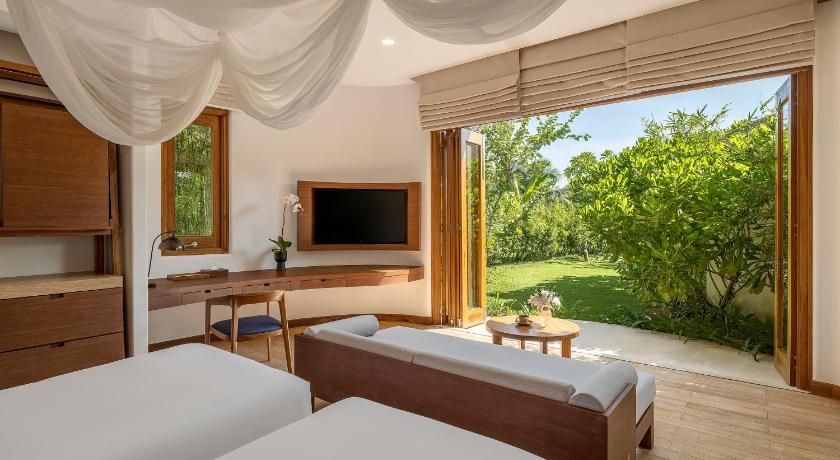 Image of 4-Bedroom Beachfront Pool Villa 11