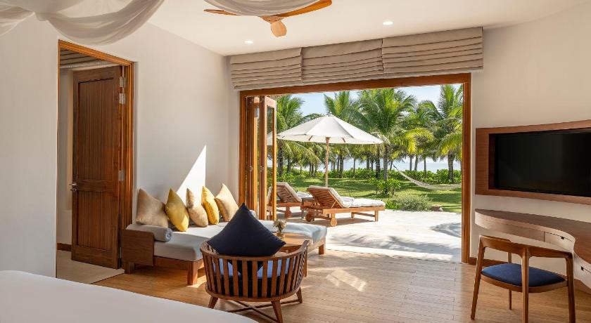 Image of 4-Bedroom Beachfront Pool Villa 10