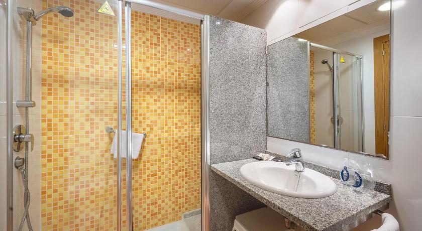 Szoba kétszemélyes ággyal vagy 2 külön ággyal (Double or Twin Room) fotója 2