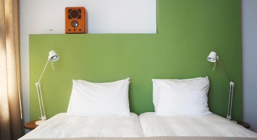 Image of twin Room 2