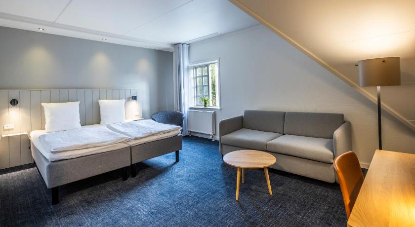 Image of Superior Deluxe Double or Twin Room 1