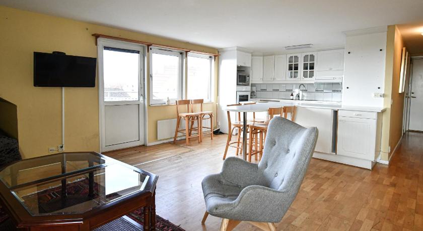 Image of Three-Bedroom Apartment with Sea View 1