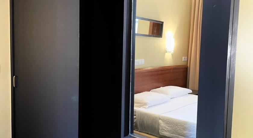 Image of Standard Double Room with City View 6