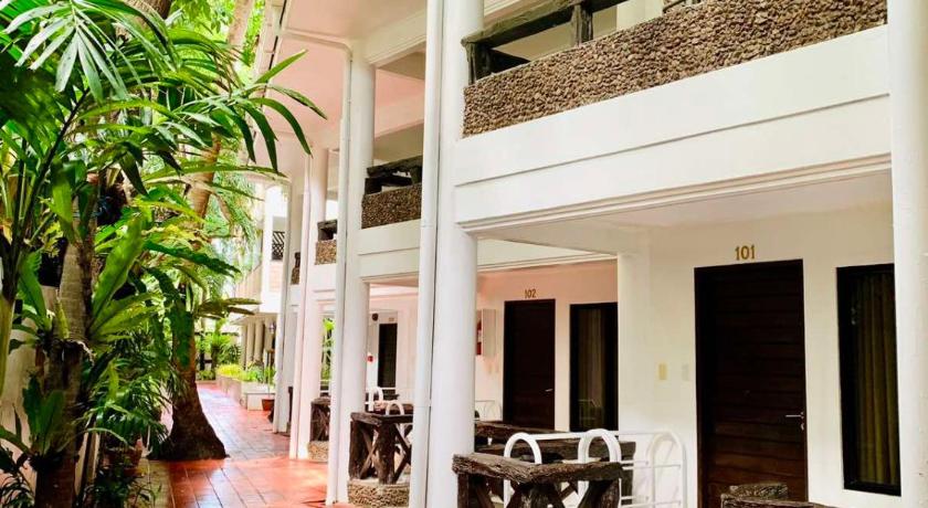 Boracay White House Beach Resort 3-Star Hotel lobby