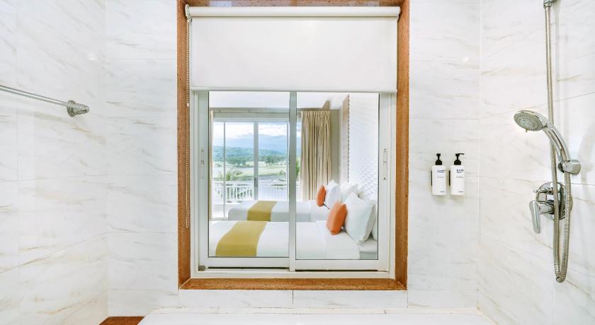 Image of Deluxe (King size bed only) 2