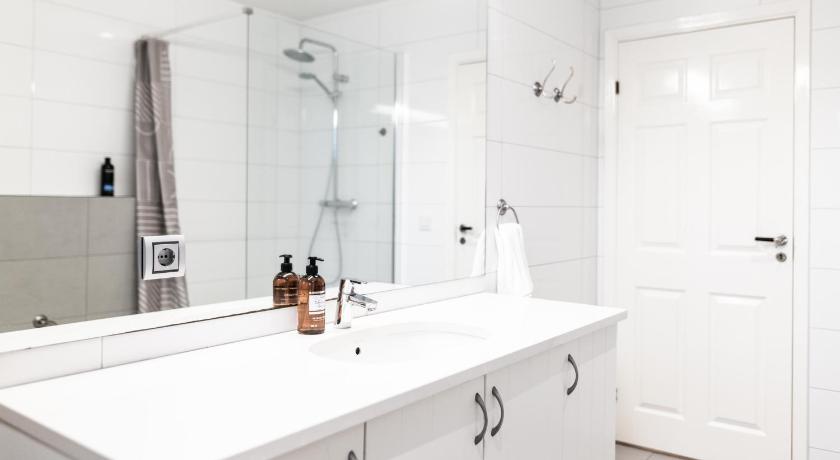 Image of Two-Bedroom Apartment with Balcony - Ránargata 46 2