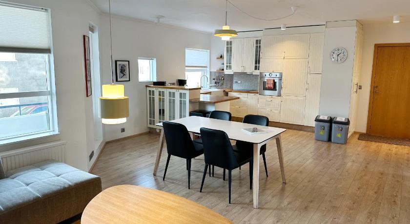 Image of Two-Bedroom Apartment with Balcony - Ránargata 46 4