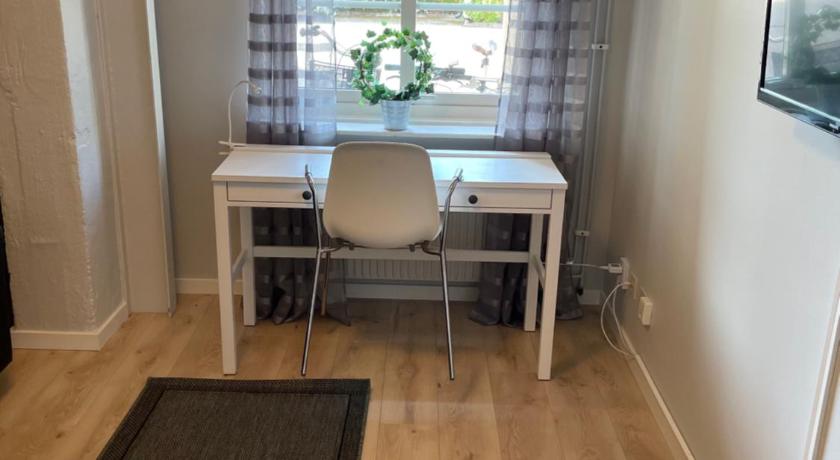 Image of Single Room with Shared Bathroom 0