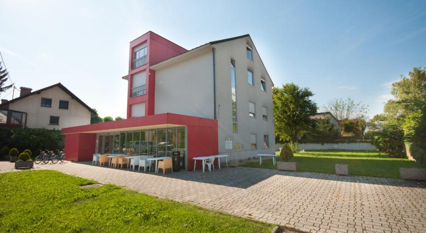 Simbol Rooms with free private parking photo