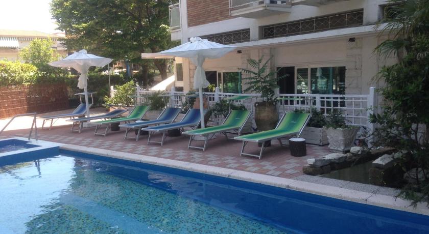 Hotel Miami photo