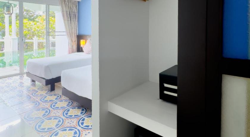 Image of Pool Access Twin Room 10