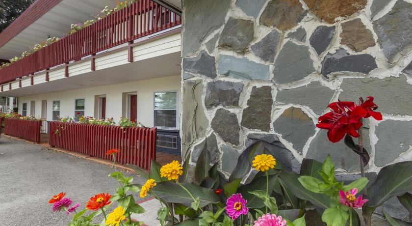 스코댁 랜딩 Blue Spruce Inn & Suites 2성급 숙소 외관