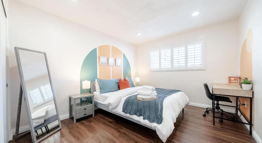 Westminster (CA) Elegant Retreat w/ Game room in Heart of OC 4-Star Accommodation lobby