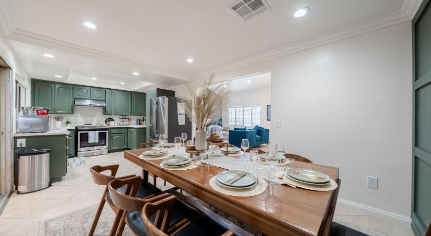 Westminster (CA) Elegant Retreat w/ Game room in Heart of OC 4-Star Accommodation exterior