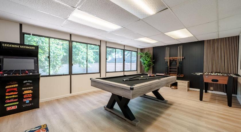 Westminster (CA) Elegant Retreat w/ Game room in Heart of OC 4-Star Accommodation lobby