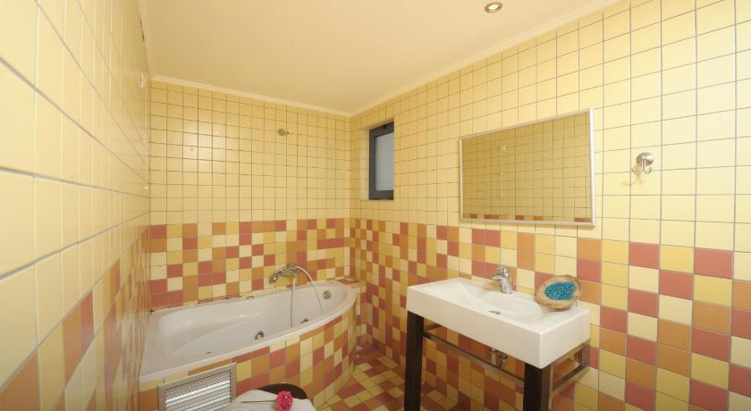 Image of Standard One Bedroom Apartment 11